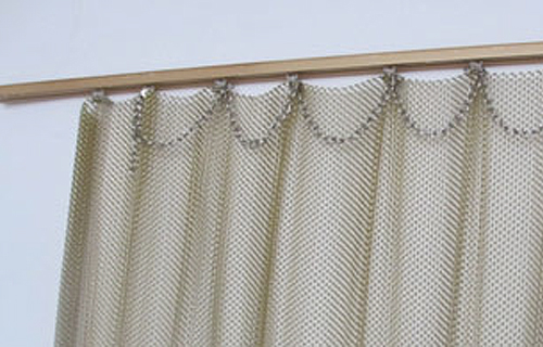 Metal-coil-drapery-with-rings